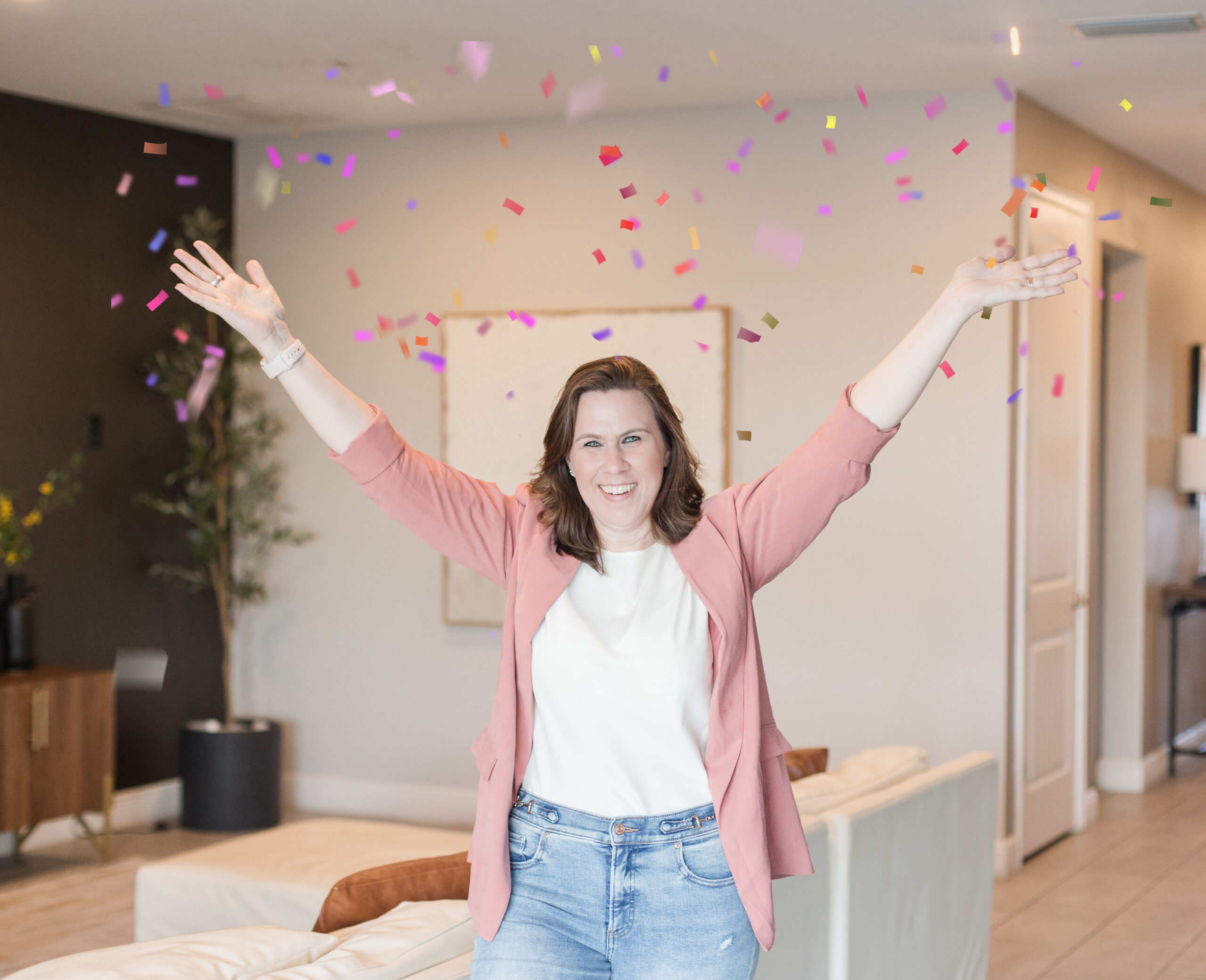 brandingconfettipose